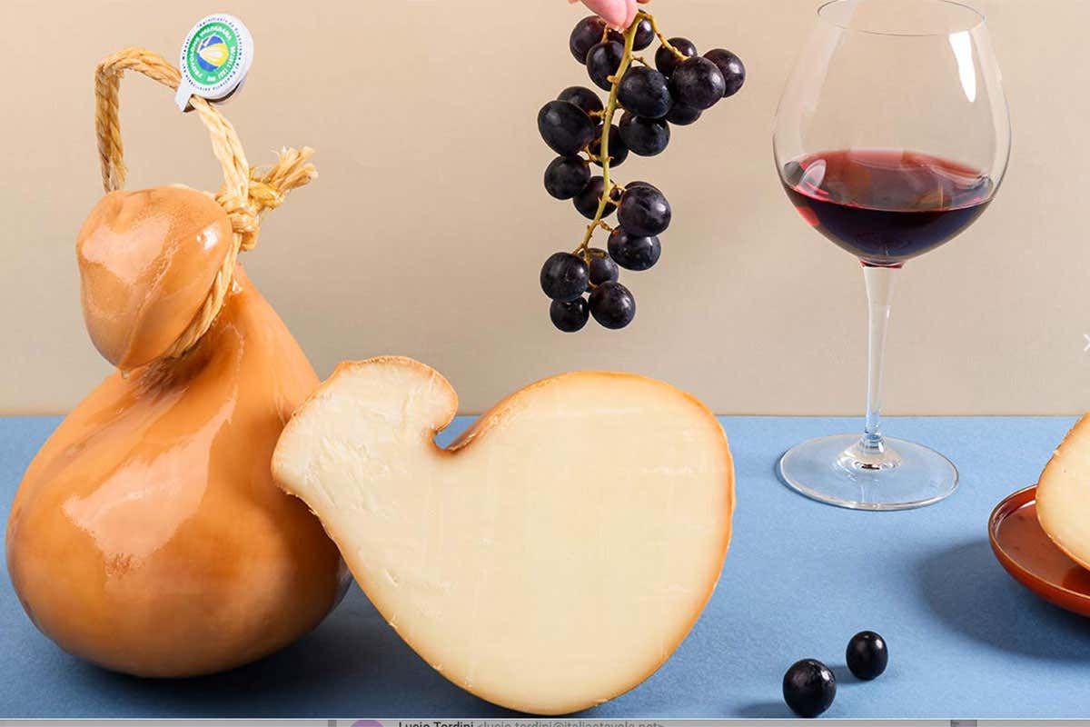 Nel 2020 sono state commercializzate oltre 5.200 tonnellate di Provolone Valpadana Campagna triennale per il Provolone Valpadana Dop Nel 2020 sono state commercializzate oltre 5.200 tonnellate di Provolone Valpadana Campagna triennale per il Provolone Valpadana Dop