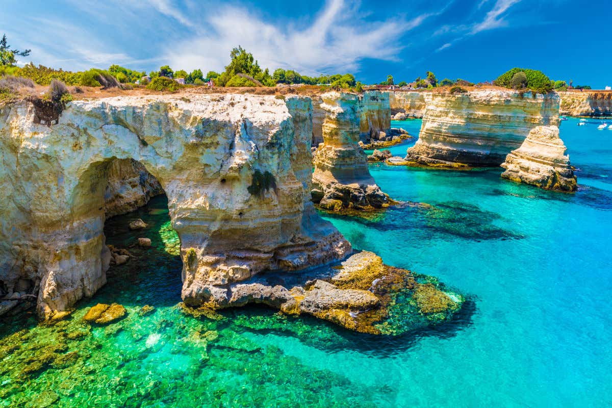 Uno scorcio delle coste della Puglia Tra novità e conferme le tendenze: mare Made in Italy Emirati e America Uno scorcio delle coste della Puglia Tra novità e conferme le tendenze: mare Made in Italy Emirati e America