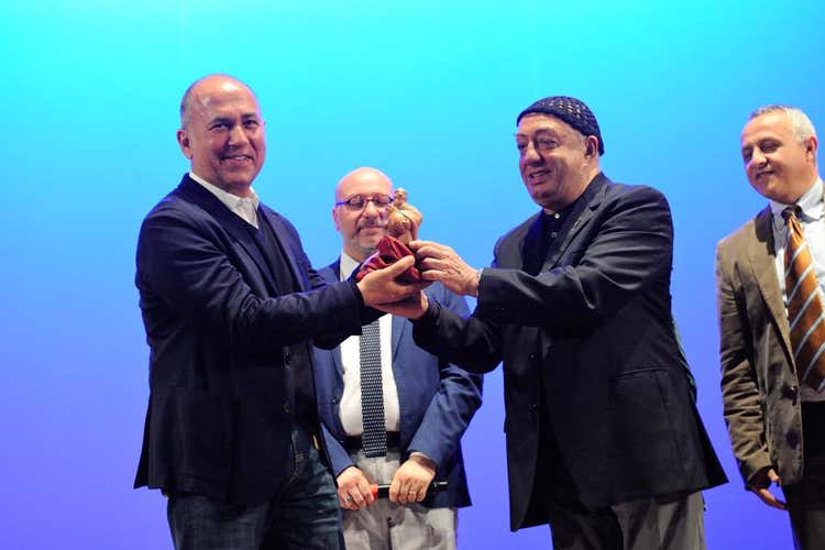 Elpidio Iorio e Ferzan Ozpetek - PulciNellaMente chiude con successo Premio alla carriera a Ferzan Ozpetek Elpidio Iorio e Ferzan Ozpetek - PulciNellaMente chiude con successo Premio alla carriera a Ferzan Ozpetek