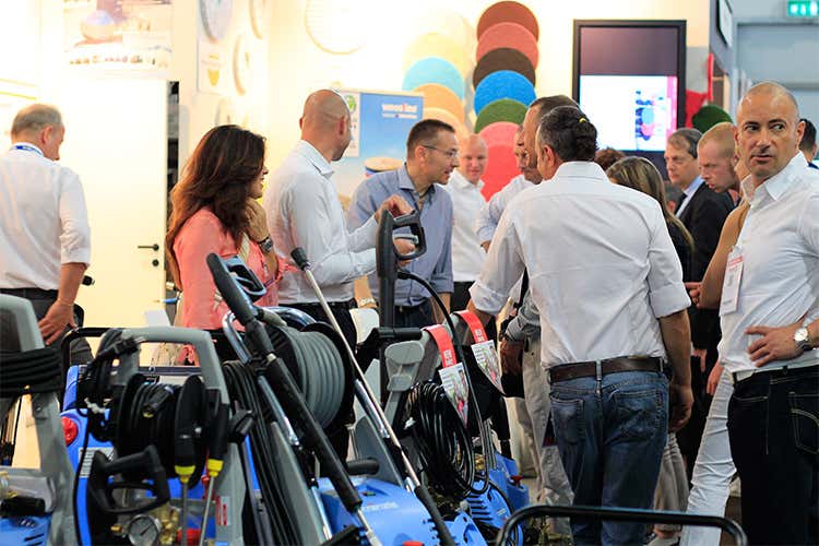 Pulizia professionale per l’Horeca Soluzioni e novità in mostra a Pulire Pulizia professionale per l’Horeca Soluzioni e novità in mostra a Pulire
