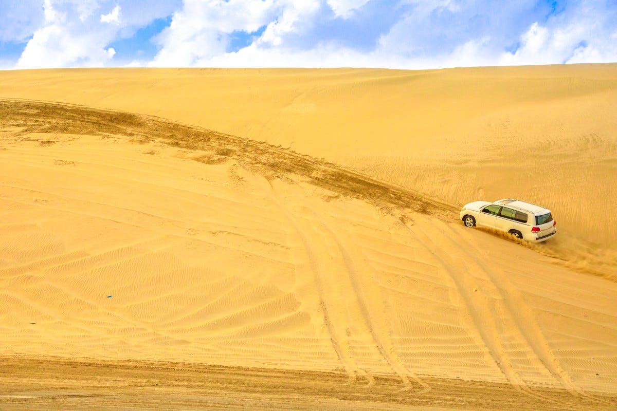 Il deserto è una parte importante della cultura locale e ospita un numero incredibile di attività Qatar una meta dalle mille sfaccettature