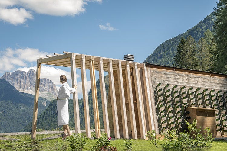 (Qc Terme Dolomiti, una nuova sauna in collaborazione con Cantine Ferrari)