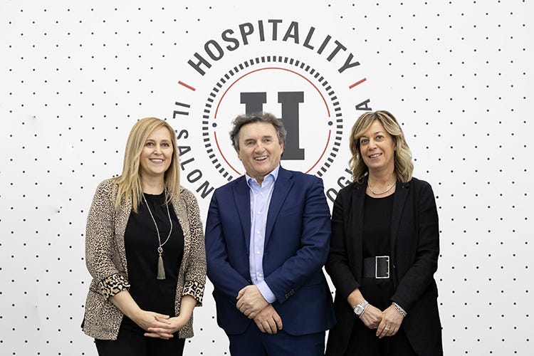 Alessandra Albarelli, Roberto Pellegrini e Carla Costa (Quasi in 30mila a Hospitality n°44 Riferimento per ospitalità e turismo)
