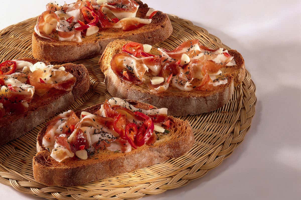 Etna, la “cucina vulcanica” di Claudio Spartà: tradizione e micro-produttori sul versante nord