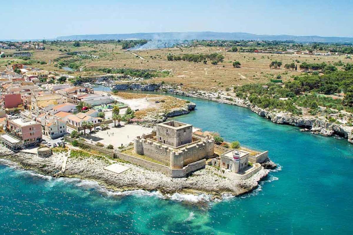 Cucina siciliana con vista: a Brucoli, il ristorante che esalta terroir, mare e creatività Cucina siciliana con vista: a Brucoli, il ristorante che esalta terroir, mare e creatività