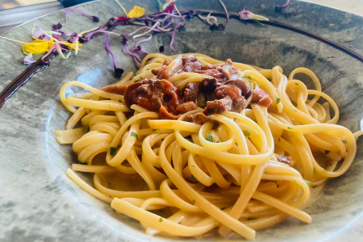 Cucina siciliana con vista: a Brucoli, il ristorante che esalta terroir, mare e creatività Cucina siciliana con vista: a Brucoli, il ristorante che esalta terroir, mare e creatività