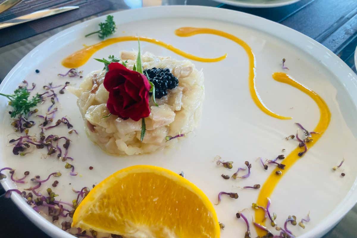 Cucina siciliana con vista: a Brucoli, il ristorante che esalta terroir, mare e creatività Cucina siciliana con vista: a Brucoli, il ristorante che esalta terroir, mare e creatività