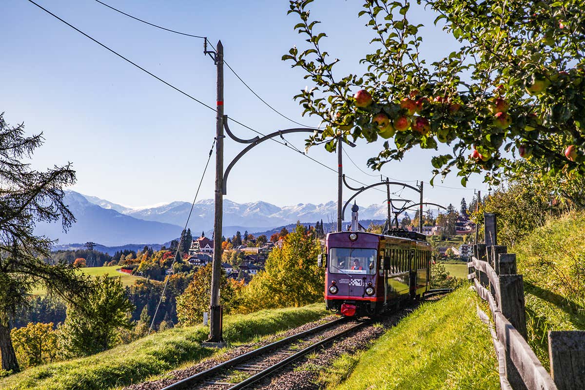 Rrenino del Renon Foto: Tourismusverein Ritten Sophie Pichler Selvaggio, urbano, attivo: tu che foliage cerchi? Ecco 6 scenografiche proposte