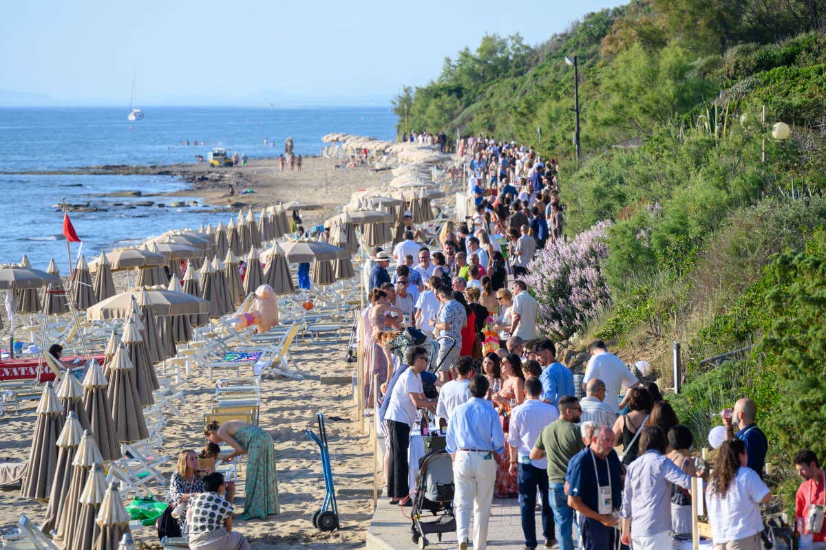 Non la solita degustazione: il vino tra mare, sostenibilità e piccoli produttori Non la solita degustazione: il vino tra mare, sostenibilità e piccoli produttori