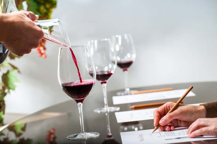 Radio Bar, ospite a “In Vino Veritas” la sommelier Claudia Caselgrandi Radio Bar, ospite a “In Vino Veritas” la sommelier Claudia Caselgrandi