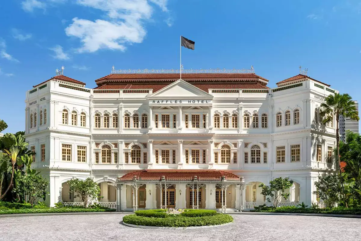 Il Raffles Hotel &egrave; un hotel di lusso in stile coloniale a Singapore. Foto: Raffles Hotel Singapore Il tocco italiano di Alain Ducasse Raffles Hotel di Singapore