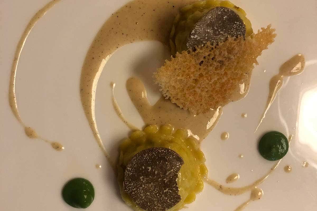 Ravioli di faraona L'autunno del San Domenico, nel menu tutta l'espressività dello chef Max Mascia