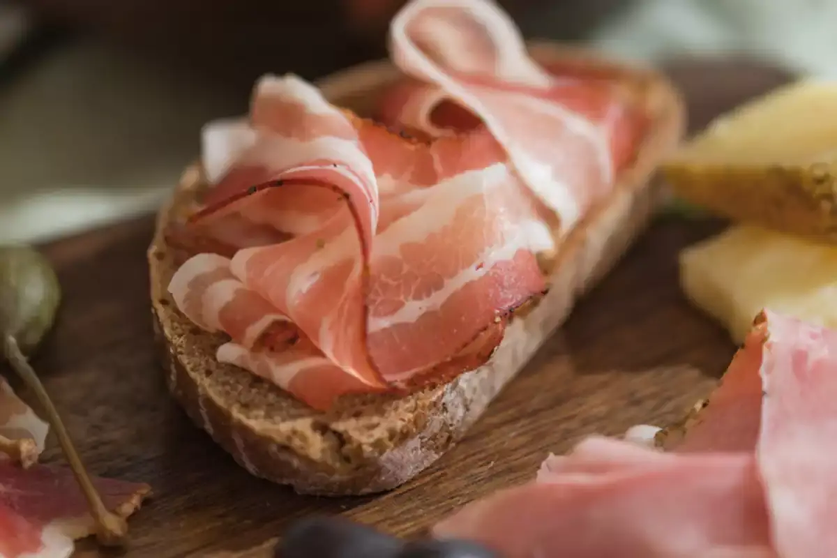 La Pancetta affumicata stagionata di Recla Galbani e Recla puntano su gusto e praticit&agrave;