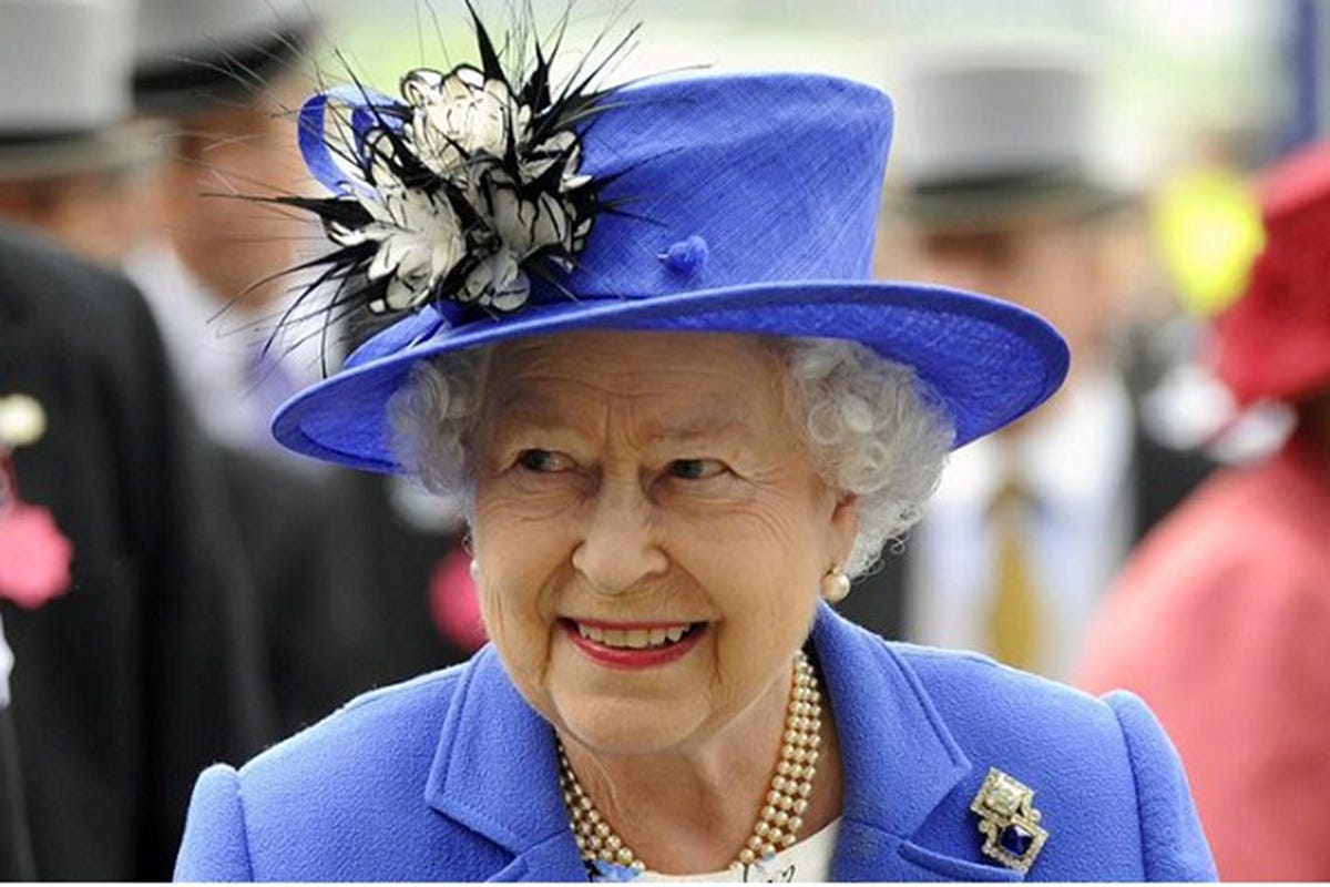 La Regina Elisabetta II  Addio ai timbri sul passaporto souvenir di viaggio dei tempi che furono