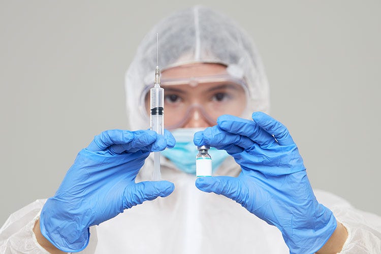 Regno Unito, approvato vaccino Pfizer,  si parte dalla prossima settimana