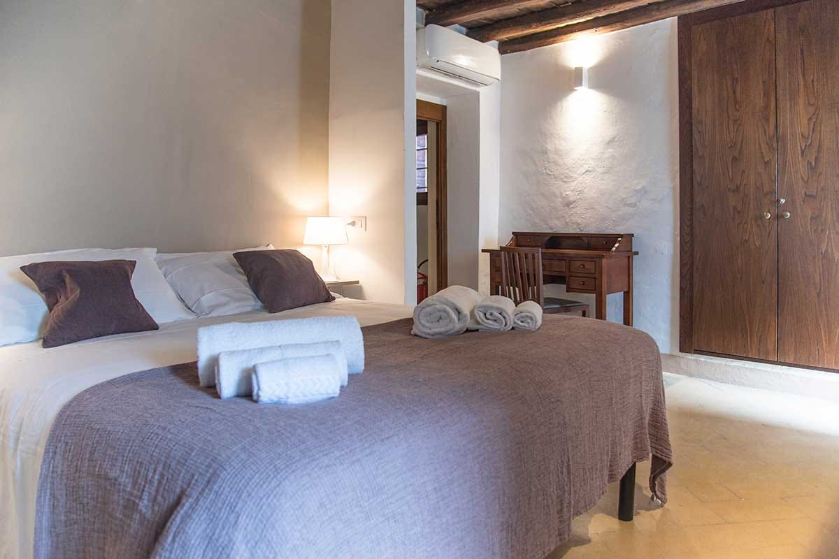 Una camera del Relais Borgo Campello Negli small hotel della Penisola, comfort e privacy per una vacanza senza assembramenti