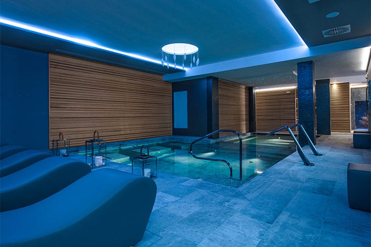 La Country Spa offre diversi servizi, tra cui piscina sensoriale, due saune e cabine per massaggi