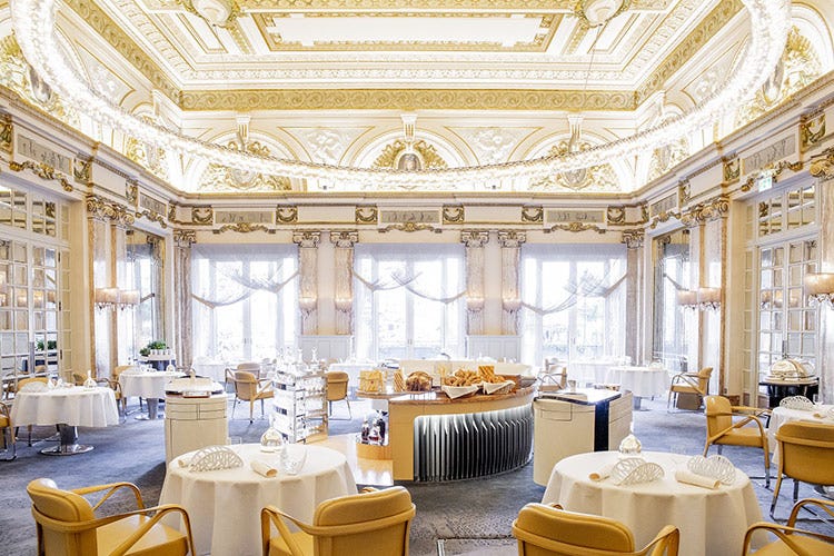 Riconfermate le tre stelle al ristorante Louis XV- Alain Ducasse - Société des Bains de Mer Confermate le 7 stelle al Gruppo
