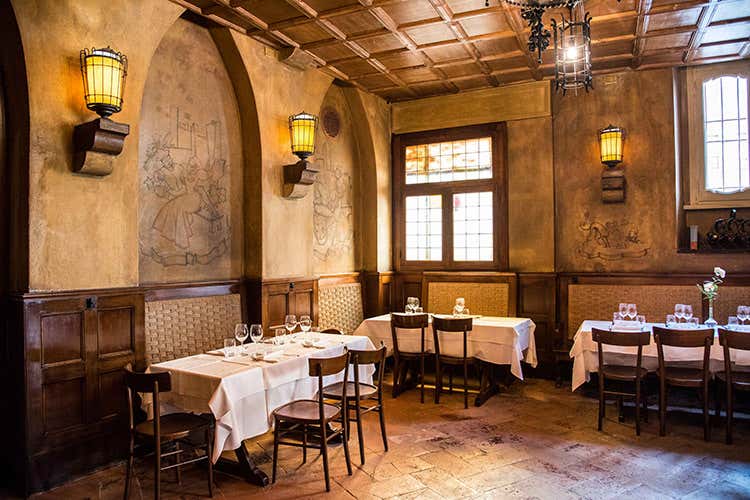 (Riapre la Taverna Moriggi storica insegna milanese dal 1900)