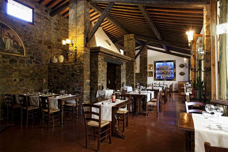Gli interni della Taverna dei Barbi - Riapre la Taverna dei Barbi Cucina toscana, profumi semplici Gli interni della Taverna dei Barbi - Riapre la Taverna dei Barbi Cucina toscana, profumi semplici