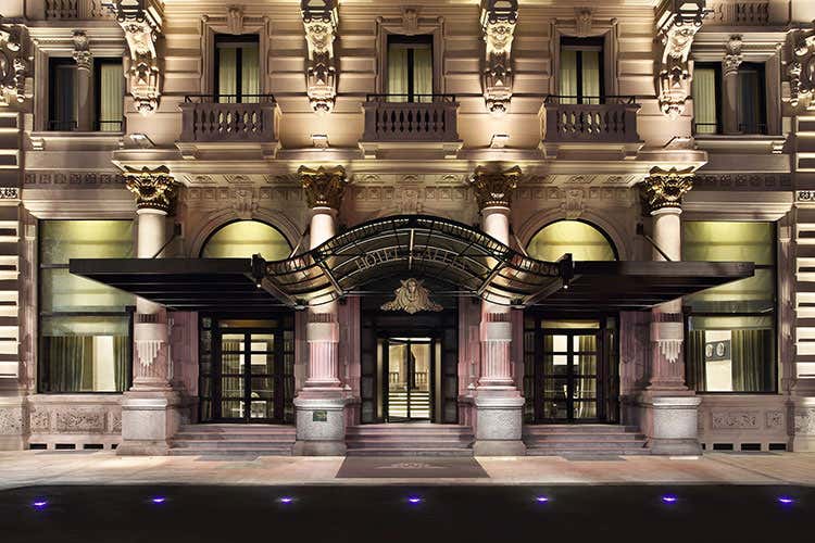 L'hote riapre osservando il distanziamento interpersonale e l’uso della tecnologia per alcuni elementi dell'esperienza alberghiera - Riapre l'Excelsior Hotel Gallia Vivere Milano in piena sicurezza