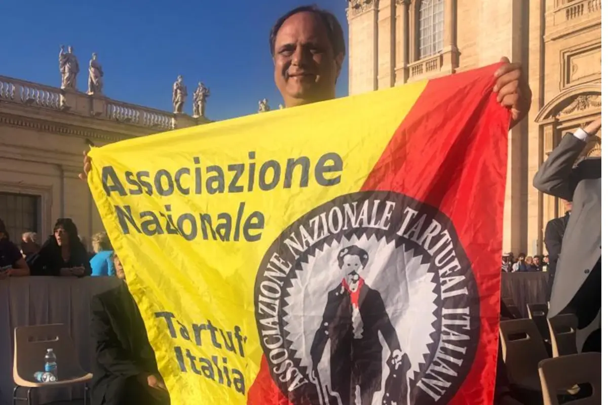Riccardo Germani Papa Francesco benedice i tartufi per i poveri in attesa del festival a Roma