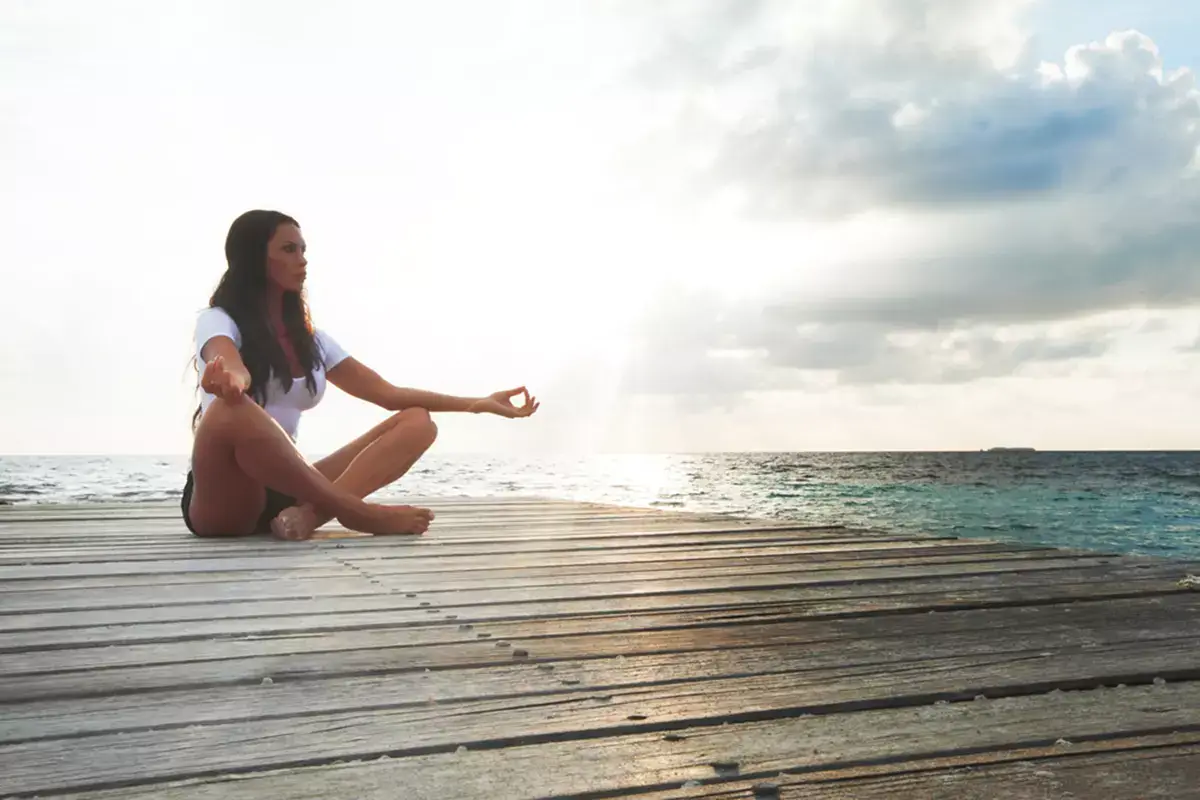 Yoga in spiaggia ai Ricci Hotels&nbsp; Yoga retreat: hotel e resort per ricaricarsi a Primavera