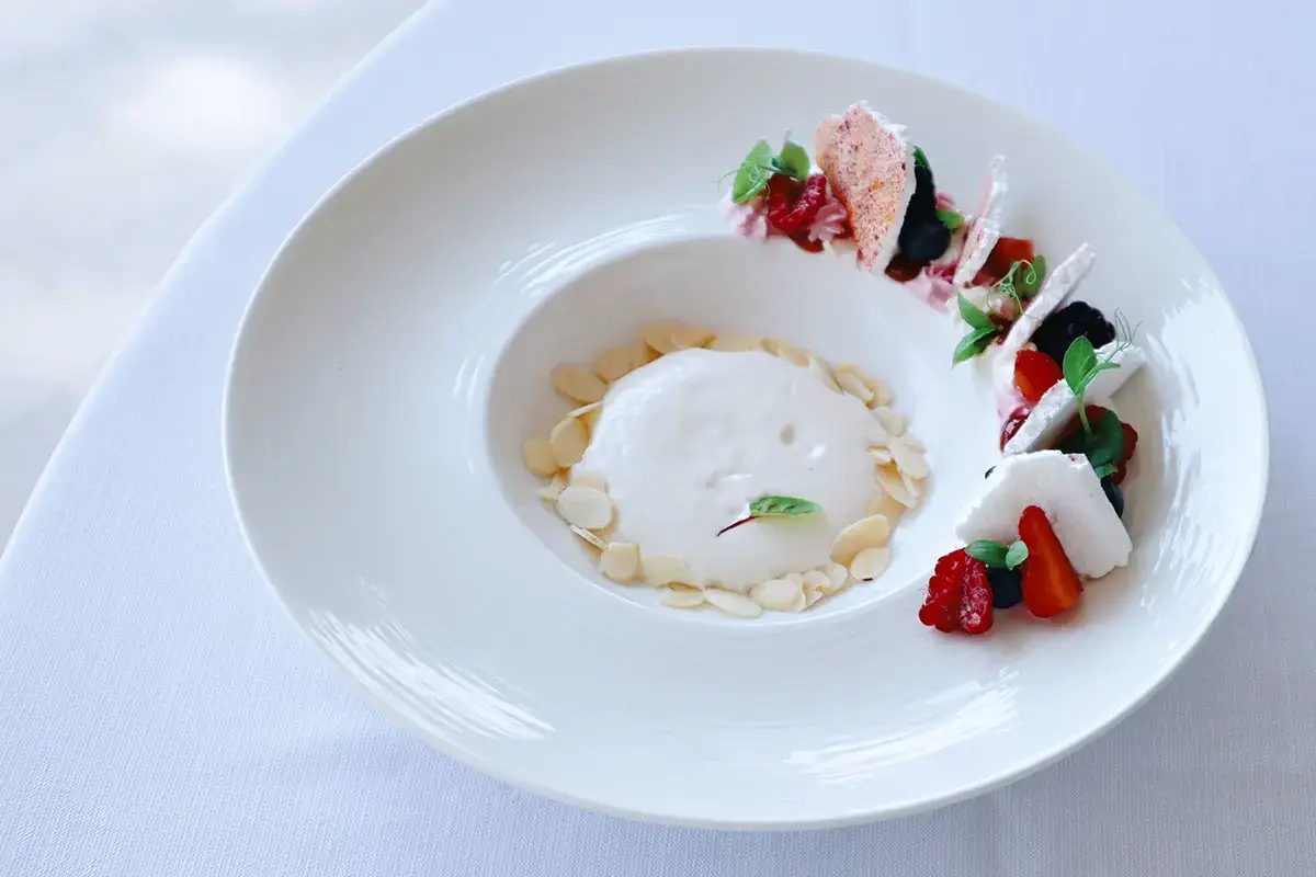 Zuppetta di frutta, spuma e latte di mandorle&nbsp; Zuppetta di frutta, spuma e latte di mandorle
