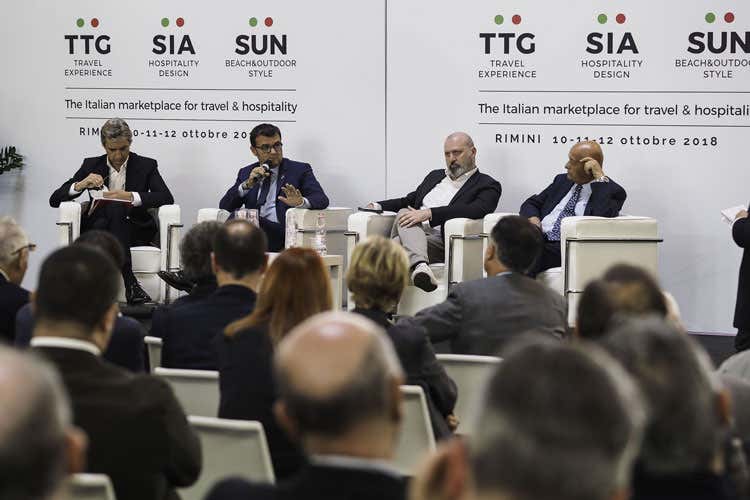 (Rimini, folla ai tre saloni del turismo Il Glamcamping tra le novità più di moda) (Rimini, folla ai tre saloni del turismo Il Glamcamping tra le novità più di moda)