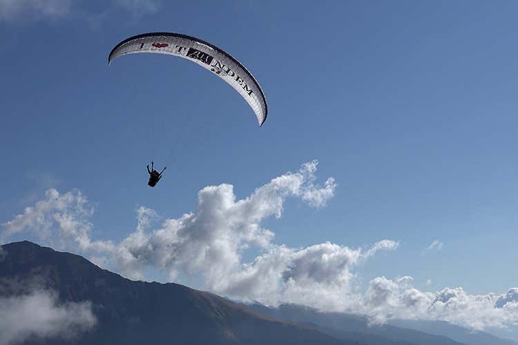 Tra gli sport, anche parapendio - Natura incontaminata in sicurezza Dal 20 giugno nell'area Rio Pusteria