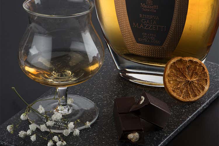 L'abbinamento ideale è con il cioccolato extra-fondente - I 5 Grappoli di Bibenda a due Riserve Mazzetti D'Altavilla