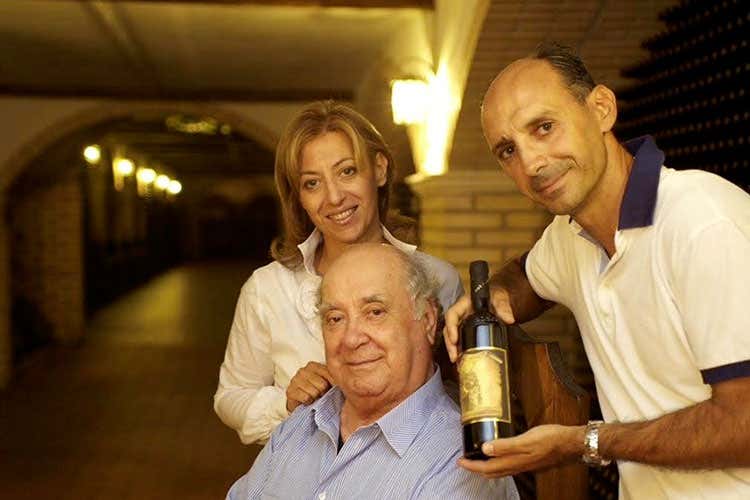 Giovanni Bosco con i figli Stefania e Nestore (Le Riserve Montepulciano di Bosco Piena ed elegante identità abruzzese) Giovanni Bosco con i figli Stefania e Nestore (Le Riserve Montepulciano di Bosco Piena ed elegante identità abruzzese)