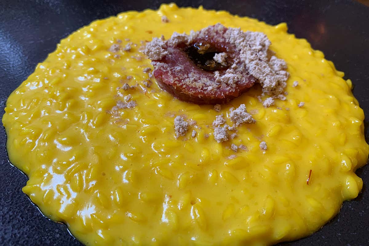 Risotto Milano-Langhe con tartare di fassona e polvere di nocciole Vallepicciola, autorevolezza in cantina
