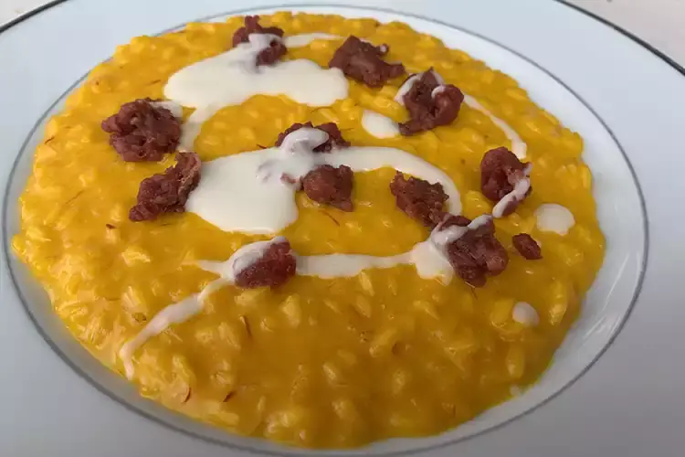 Risotto alla milanese, crudo di salsiccia di Bra, fonduta di provola La rinascita di Tenuta Casenuove Nuovo impulso nel Chianti Classico