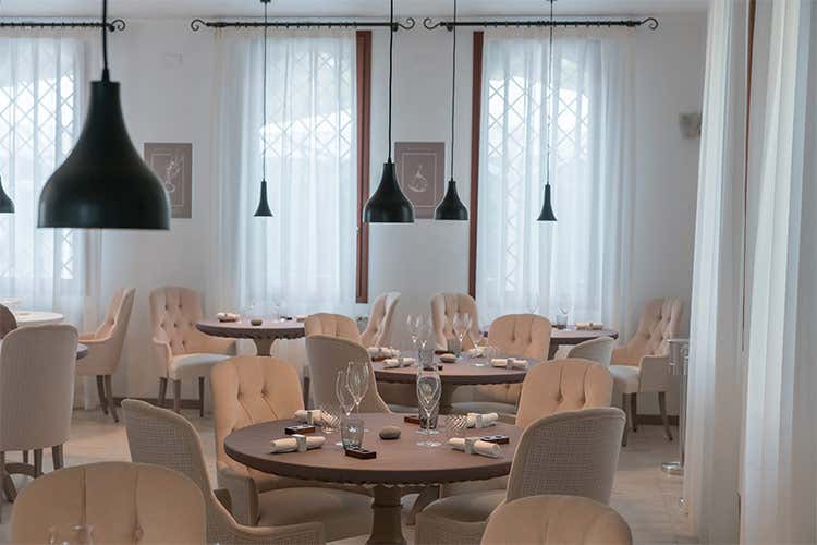Gli interni del Ristorante Radici a Padova - Ristorante Radici si adatta Colazione, pranzo e cocktail list Gli interni del Ristorante Radici a Padova - Ristorante Radici si adatta Colazione, pranzo e cocktail list