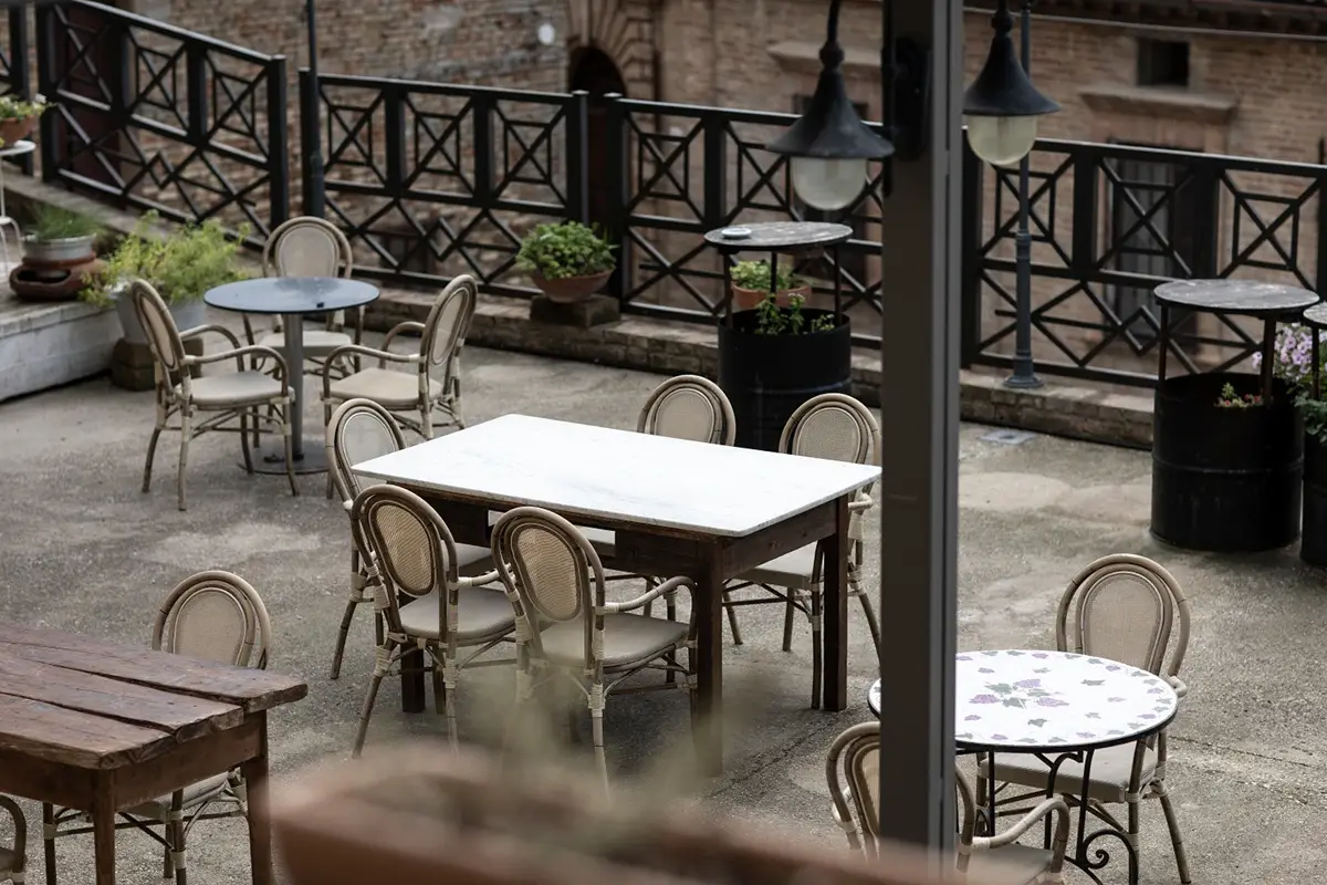 La terrazza del Ristorante Signore te ne Ringrazi A Montecosaro cena con i cuochi Chic alla scoperta del grano