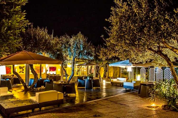 Gli spazi esterni di Villa Costanza - Palermo, la ristorazione ha paura ma vede la luce in fondo al tunnel