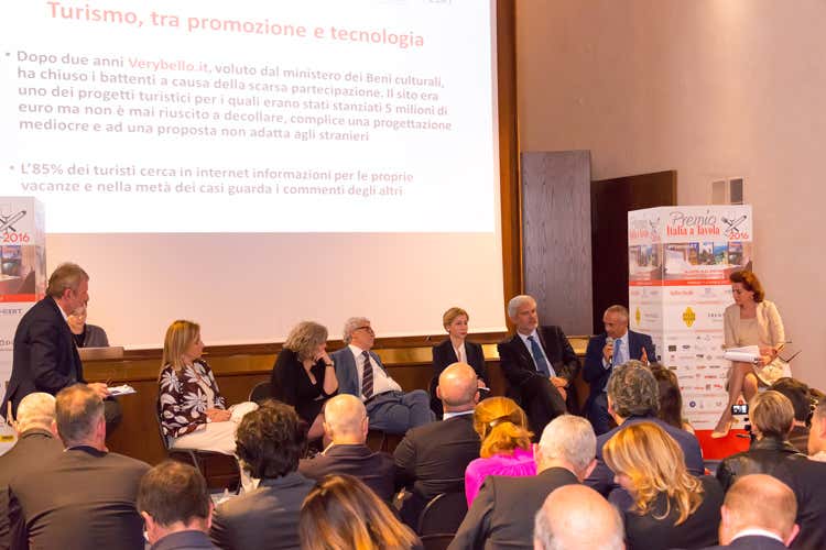 Alberto Lupini, Roberta Garibaldi, Simona Caselli, Alfonso Iaccarino, Dorina Bianchi, Giorgio Palmucci, Pasquale Diaferia e Anna Maria Tossani -  Ristorazione e ospitalità fanno squadra Legame decisivo per il bene del turismo