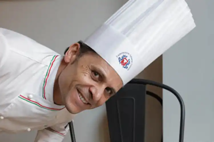 Roberto Cipolla Pasqua in rosso e gourmet a Roma tra ricette d&rsquo;autore e&nbsp; delivery