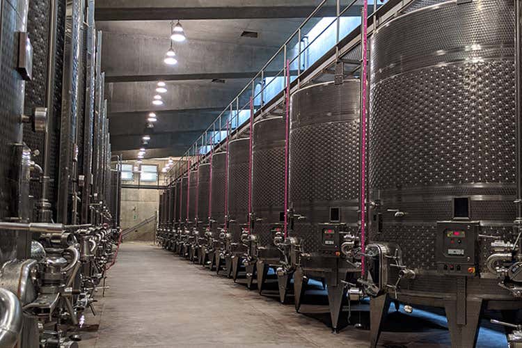 La vinificazione in acciaio - Rocca di Frassinello, tour virtuale fra vini minerali e accoglienza