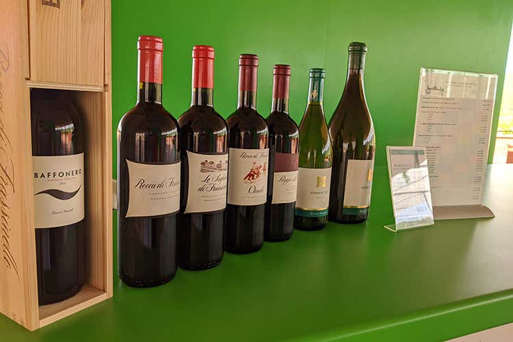 I vini di Rocca di Frassinello, a cominciare dal Baffonero, Merlot in purezza - Rocca di Frassinello, tour virtuale fra vini minerali e accoglienza