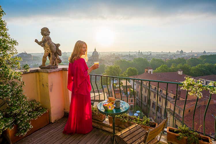 Alcuni degli alberghi si contraddistinguono per splendidi terrazzi sulla Capitale (Roma, alleanza tra alberghi storici In 48 per celebrare la tradizione)