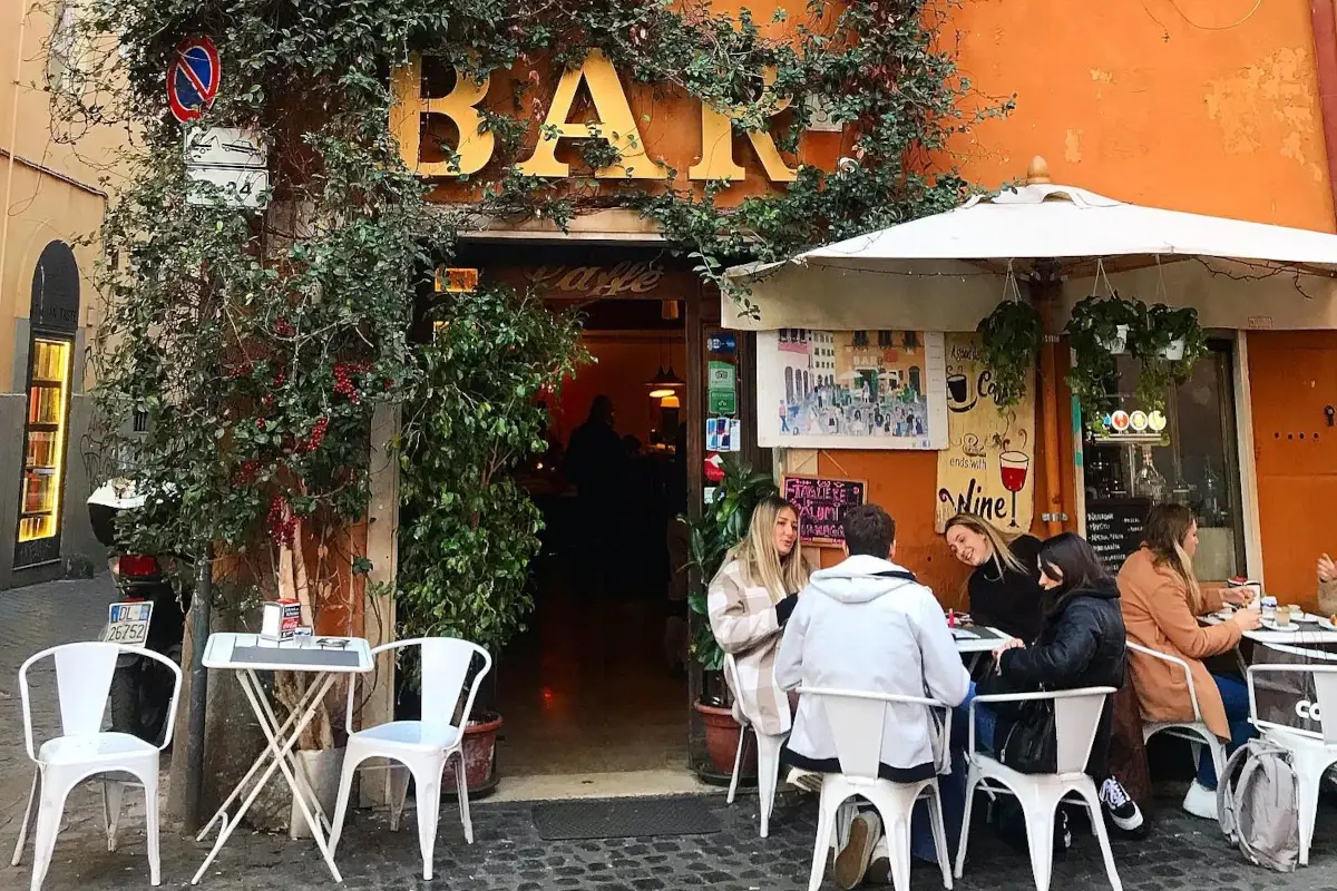 Il bar del Cinque a Roma (Foto presa dal profil oFacebook del locale) Malamovida a Roma: bar e ristornati insorgono contro la chiusura anticipata