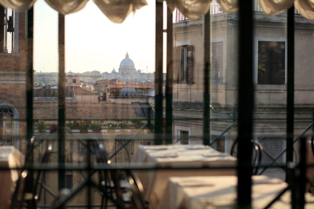 Molti locali di Roma sono vuoti Roma città deserta: alberghi e ristoranti sono allo stremo