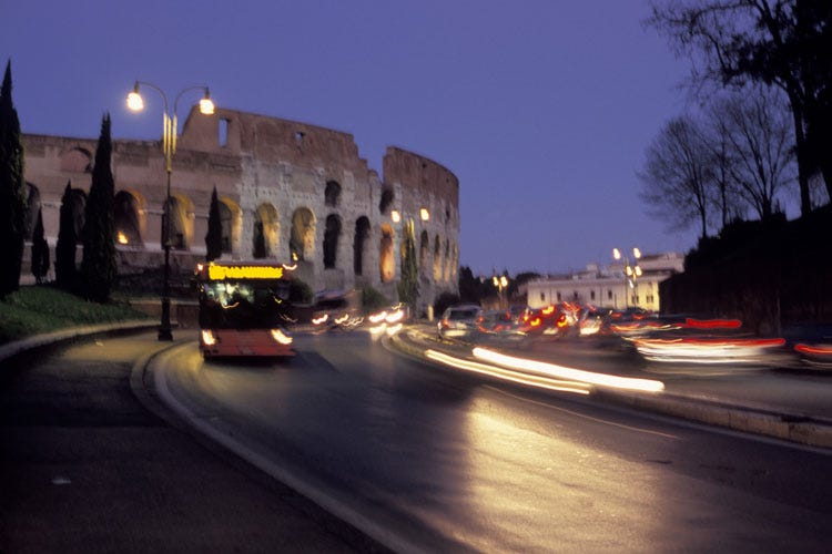 Roma, limiti a vendita e consumo di alcol Restrizioni alla movida di notte