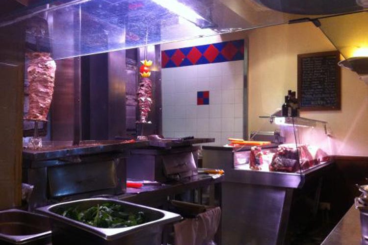 Roma proposta di vietare kebab in centro Da nord a sud tanti stop a queste attivita