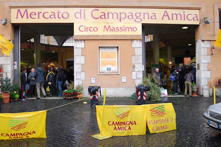 Roma, stop al mercato contadino Addio “km 0”? I cuochi contro la Raggi Roma, stop al mercato contadino Addio “km 0”? I cuochi contro la Raggi