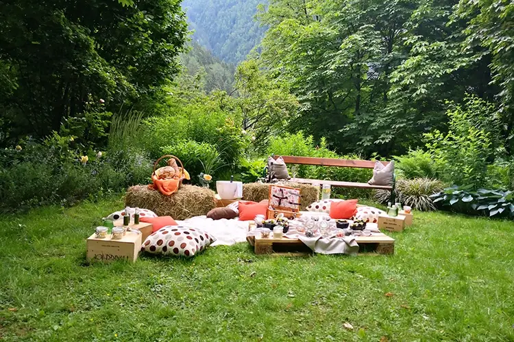 Al Romantik Hotel Stafler il cestino &egrave; stellato Dove fare un picnic chic? Cinque ''prati'' imperdibili