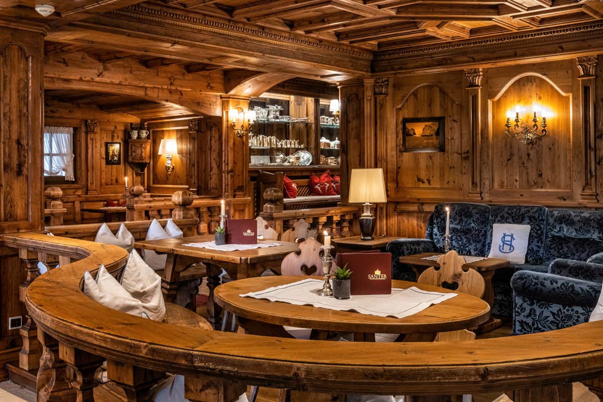 Particolare di una sala interno del Romantik Hotel Santer (foto Arnold Ritten) Sport e relax: così è l'inverno al Romantik Hotel Santer