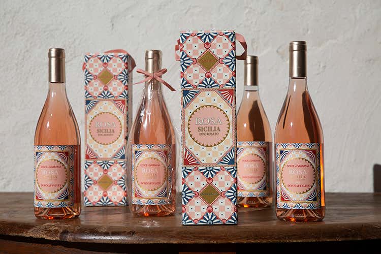 Rosa di Donnafugata si veste Dolce&Gabbana Rosa di Donnafugata si veste Dolce&Gabbana